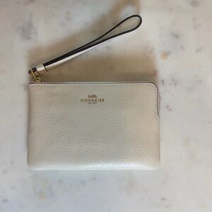 Coach Pebbled Leather Wristlet Chalk